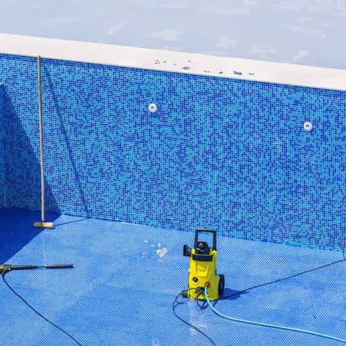 deep-pool-cleaning